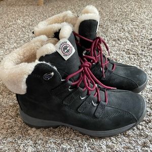 Like new black fur Timberland winter hiking boots size 9